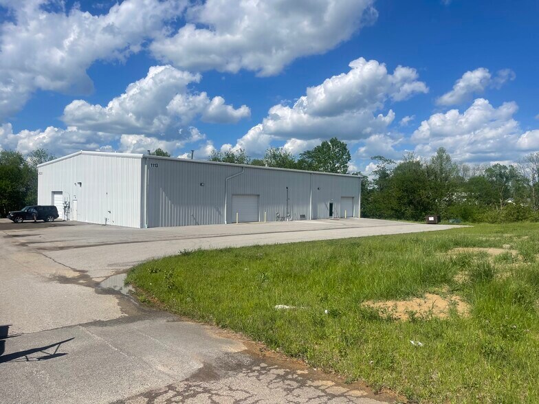 More Photos Of 1113 Alex Dr, Elizabethtown Flex For Lease