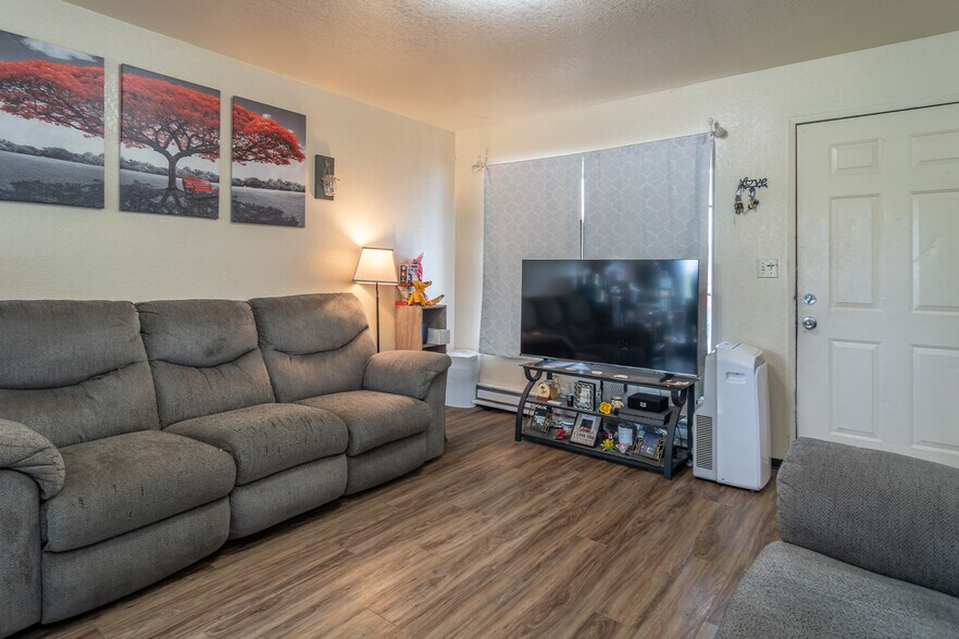More Photos Of 275 NW Rose St, Winston Apartments For Sale