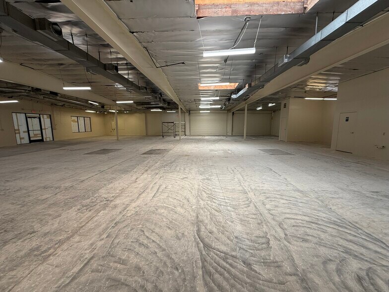 More Photos Of 5915 Kester Ave, Van Nuys Light Manufacturing For Lease