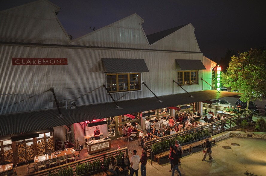 More Photos Of 532 W 500–580 W First St, Claremont, CA, 91711, Claremont Restaurant For Lease