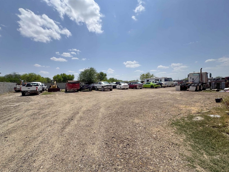 More Photos Of 5103 US Highway 59, Laredo Warehouse For Sale