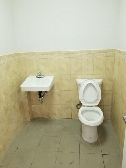 More Photos Of 337-341 Sand Ln, Staten Island Storefront Retail Residential For Lease