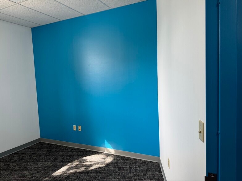 More Photos Of 959 N Main St, Providence Office For Lease