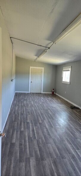 More Photos Of 10404 229th St E, Graham Flex For Lease
