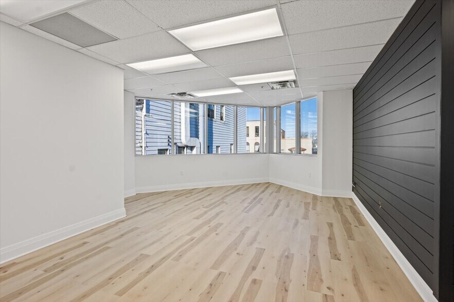 More Photos Of 2 Brock St W, Uxbridge Storefront Retail Office For Lease