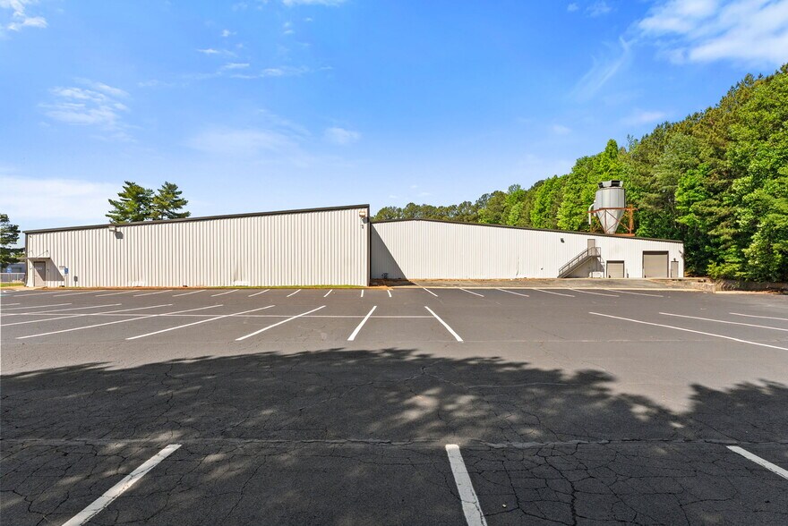 More Photos Of 154 Industrial Park Cir, Lawrenceville Warehouse For Lease