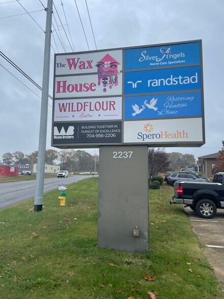 More Photos Of 2237 Lowes Dr, Clarksville Storefront Retail Office For Lease