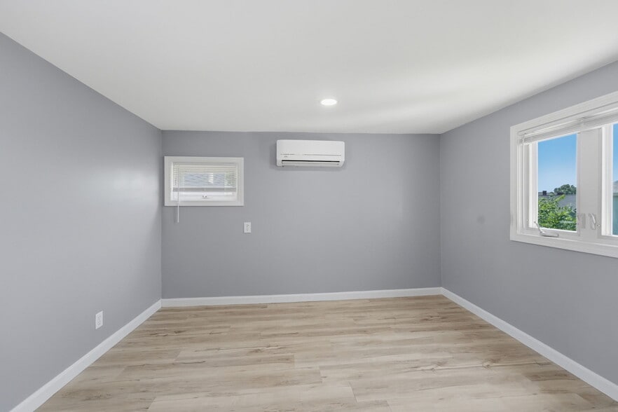 More Photos Of 415 Anthony St, Fall River Flex For Sale