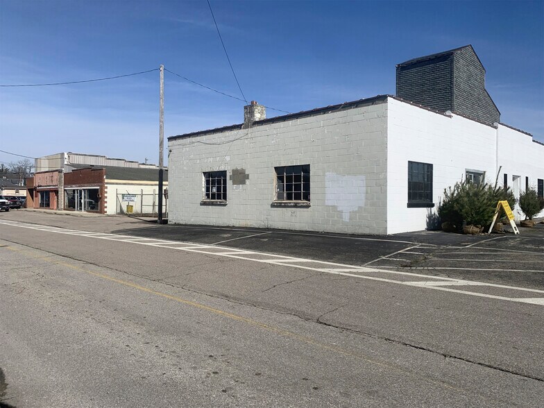 More Photos Of 741 Lila Ave, Milford Storefront For Lease