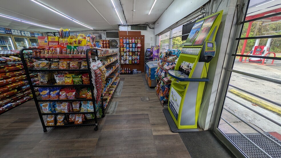 More Photos Of 5609 N Hills St, Meridian Service Station For Sale