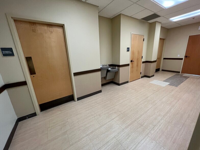 More Photos Of 1000 Meade St, Dunmore Medical For Lease