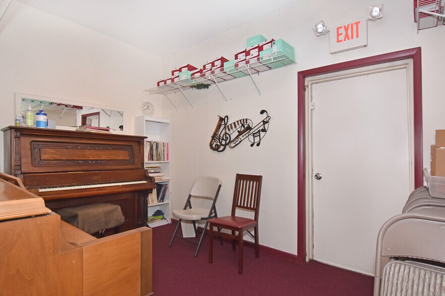 More Photos Of 504 5th St, Pelham Freestanding For Sale