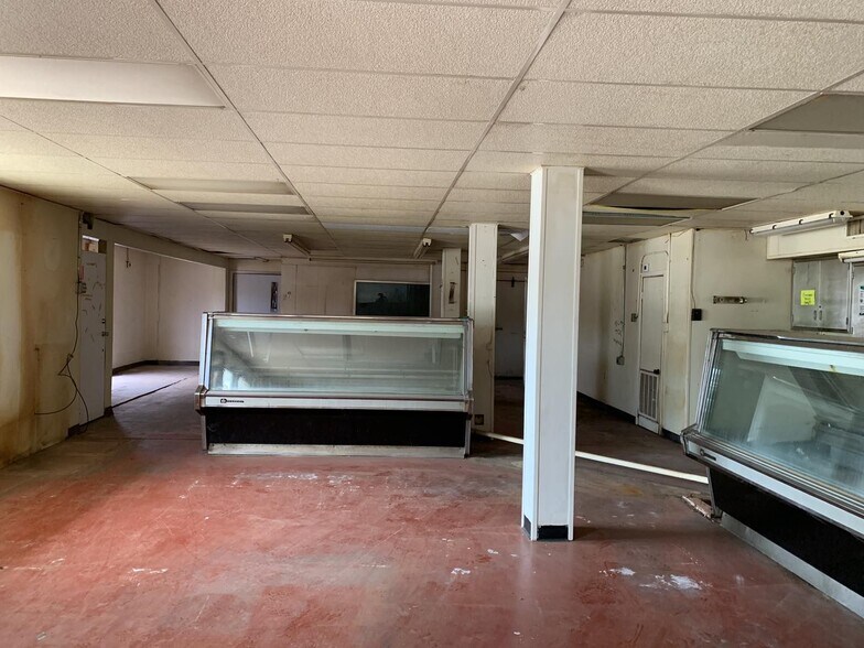 More Photos Of 1031 9th St N, Texas City Storefront For Sale