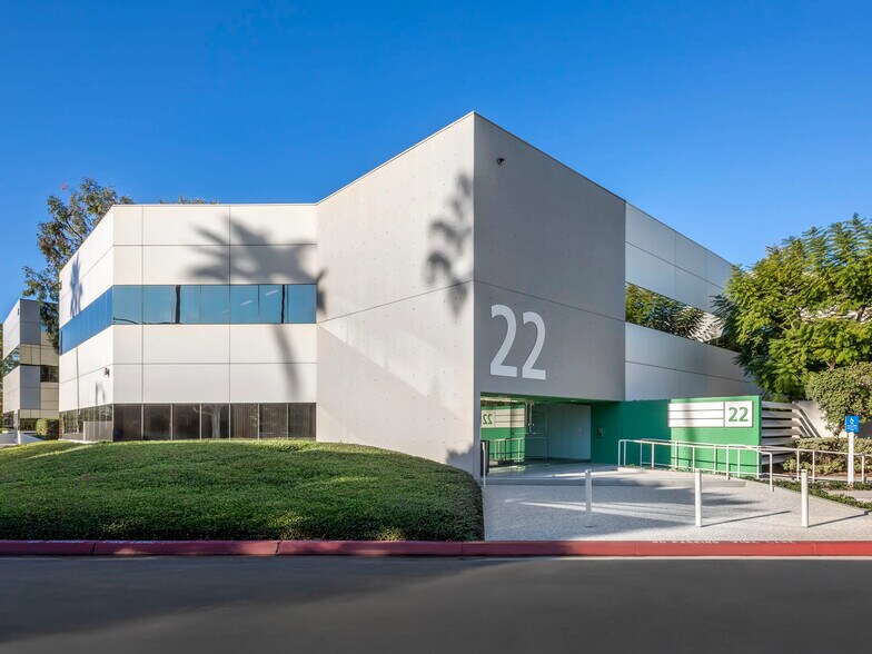 More Photos Of 2 Executive Cir, Irvine Unknown For Lease