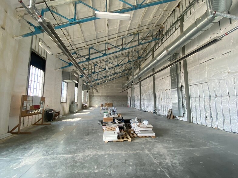 More Photos Of 1121 8 Mile Rd, Detroit Specialty For Lease