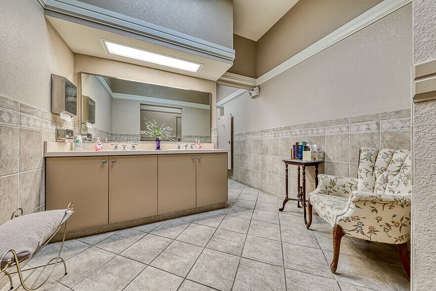 More Photos Of 300 S 7th St, Las Vegas Religious Facility For Sale