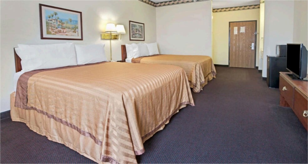 More Photos Of 9645 Natural Bridge Rd, Saint Louis Hotel For Sale