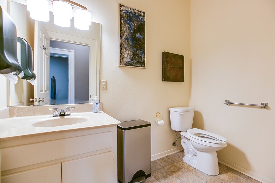More Photos Of 421 W Concho Ave, San Angelo Office For Lease