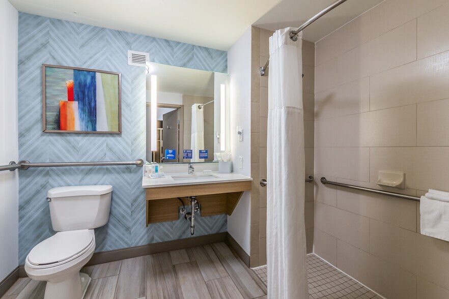More Photos Of 4400 North Fwy, Fort Worth Hotel For Sale