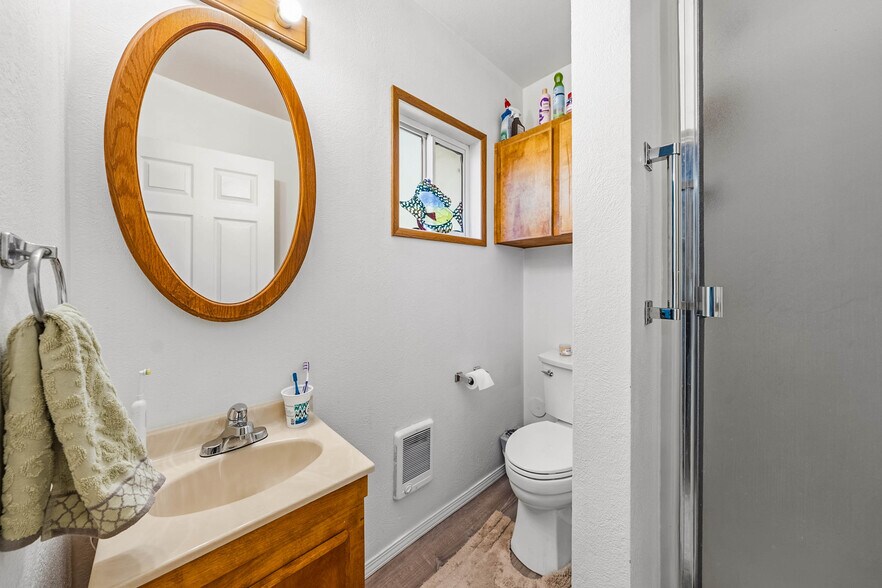 More Photos Of 542 Pacific Ave, Brookings Multifamily For Sale