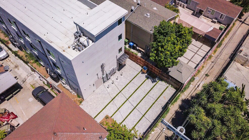 More Photos Of 142 E 84th St, Los Angeles Apartments For Sale