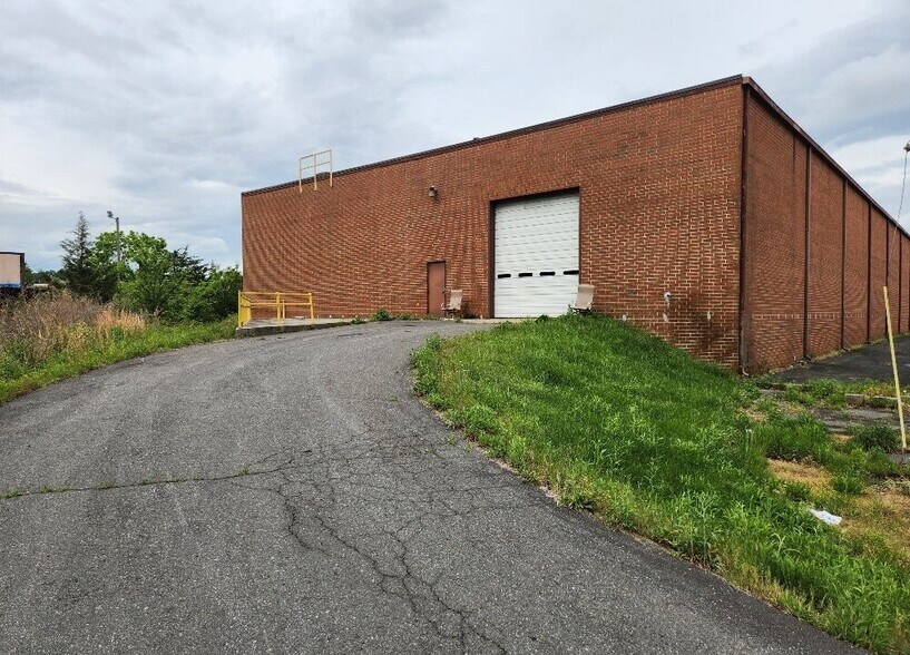 More Photos Of 10901 Carpet St, Charlotte Warehouse For Lease