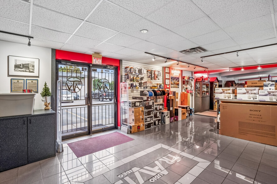 More Photos Of 4931 Douglas Ave, Des Moines General Retail For Sale