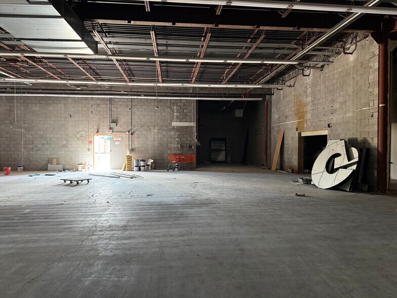 More Photos Of 100 Cross Roads Plz, Mount Pleasant Freestanding For Lease
