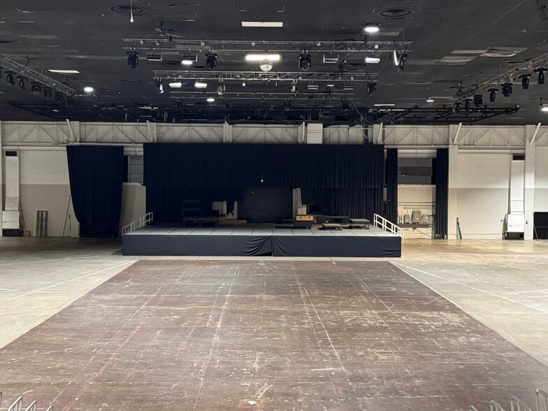 More Photos Of 10408 State Highway 64 E, Tyler Theater Concert Hall For Sale