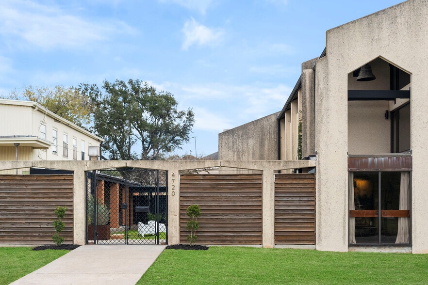 More Photos Of 4720 Avenue O 1/2, Galveston Showroom For Sale