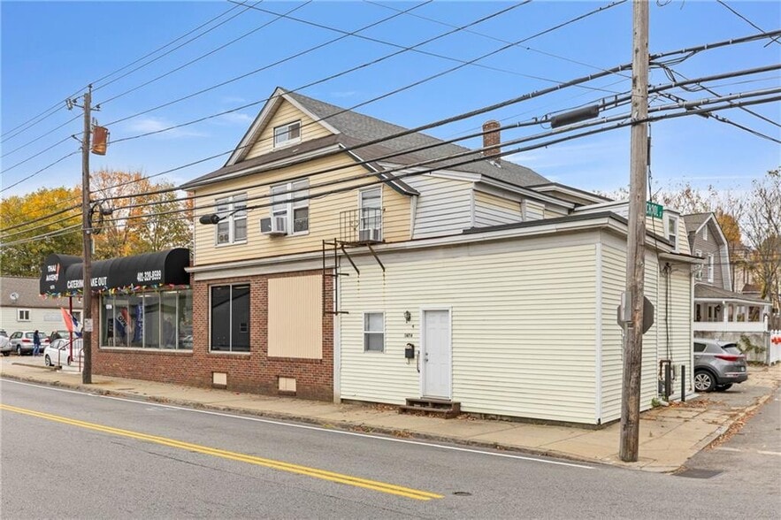 More Photos Of 1670-1674 Main St, West Warwick Storefront Retail Residential For Sale