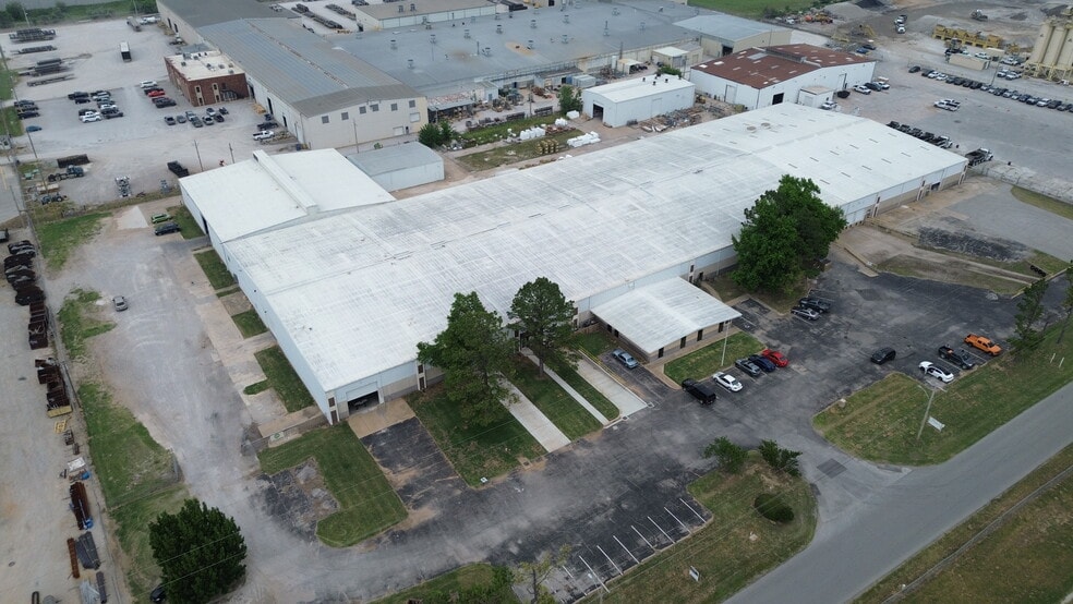 More Photos Of 8635 W 21st St, Sand Springs Warehouse For Lease
