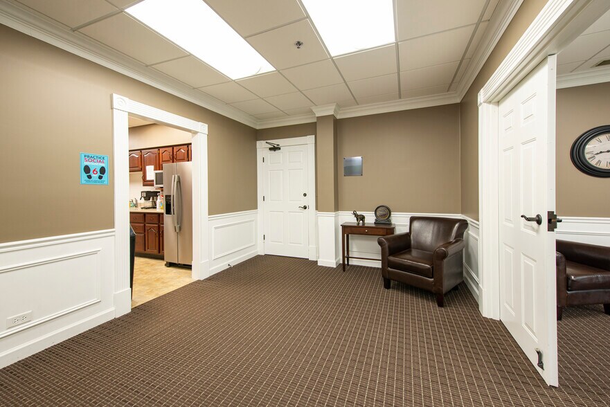 More Photos Of 3880 Salem Lake Dr, Long Grove Office For Lease