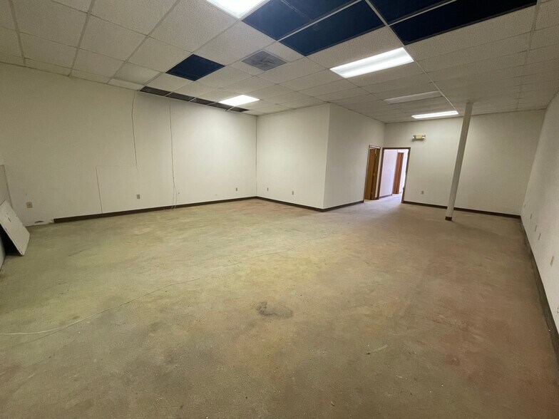 More Photos Of 900 S Merrifield, Mishawaka Unknown For Lease