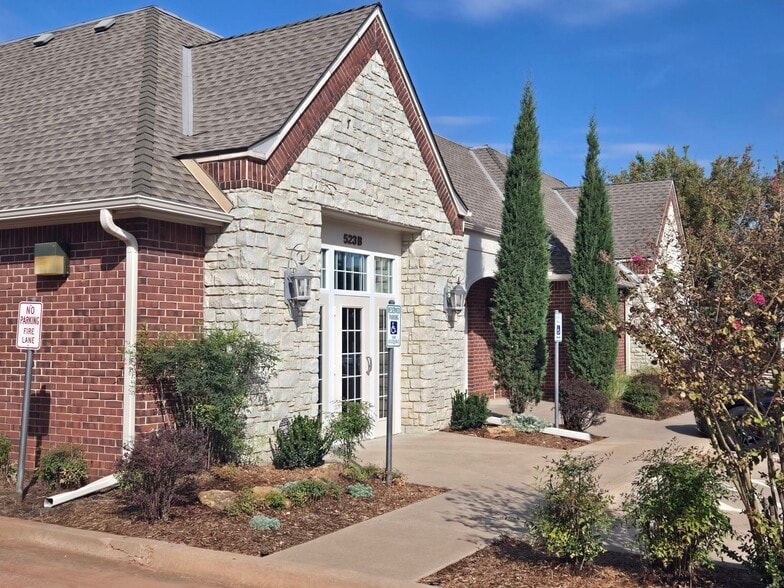 Primary Photo Of 523 S Santa Fe, Edmond Medical For Lease