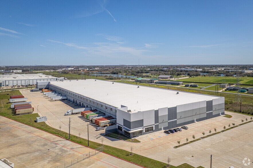 More Photos Of 525 S Cravens Rd, Missouri City Distribution For Lease