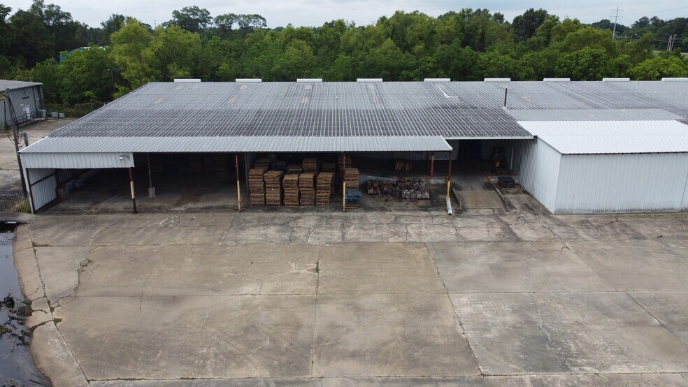 More Photos Of 3000 Main St, Baker Warehouse For Lease