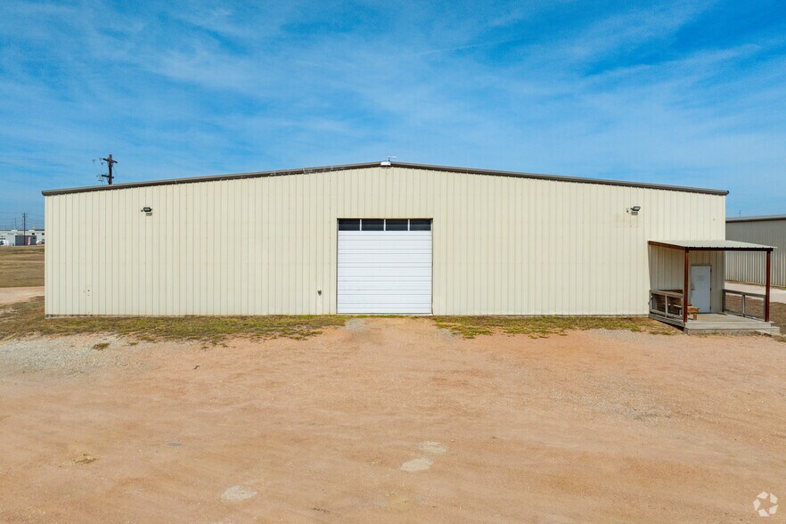 More Photos Of 9450 Ranch Road 2243, Leander Light Distribution For Lease