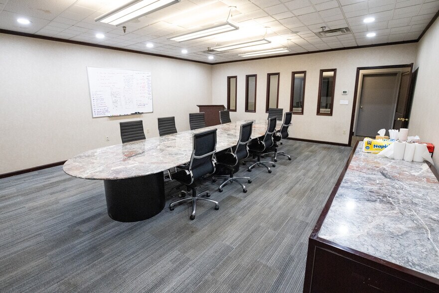 More Photos Of 12 Elmwood Rd, Menands Distribution For Lease