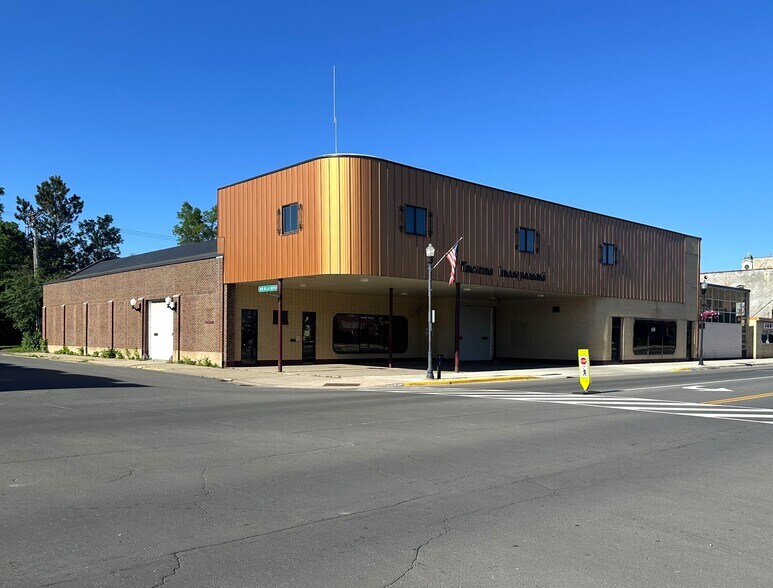 More Photos Of 620 E Howard St, Hibbing Parking Garage For Sale