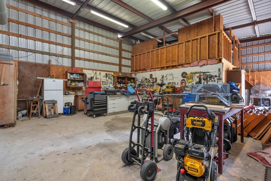 More Photos Of 103 Roundabout Ln, Huntsville Specialty For Sale