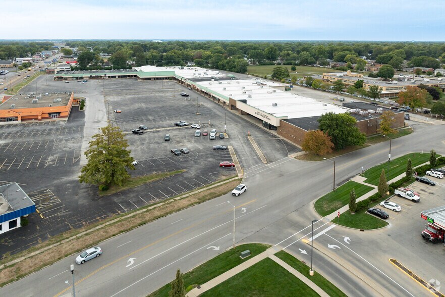 More Photos Of 2301-2585 S MacArthur Blvd, Springfield General Retail For Sale
