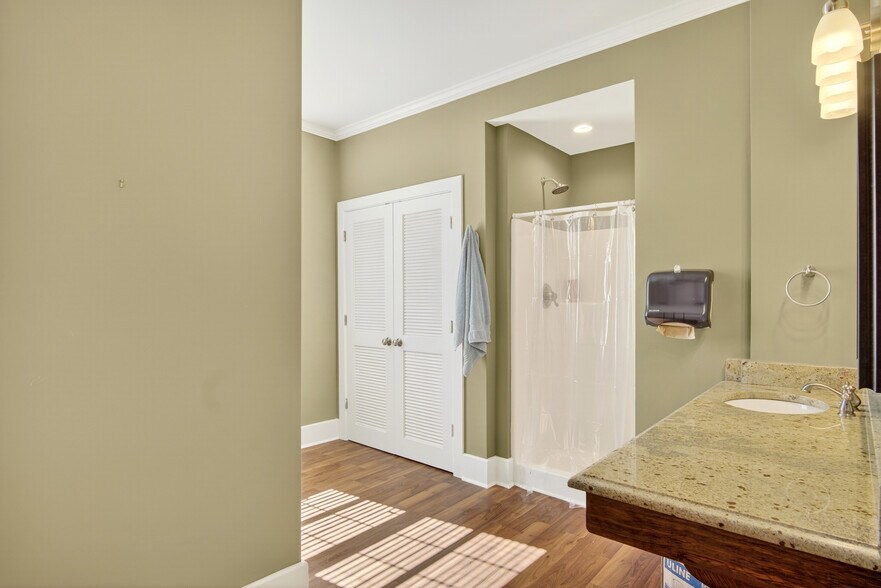 More Photos Of 115 E Market St, Warrenton Office For Lease