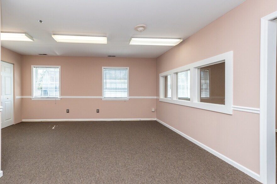 More Photos Of 2370 York Rd, Jamison Office For Sale