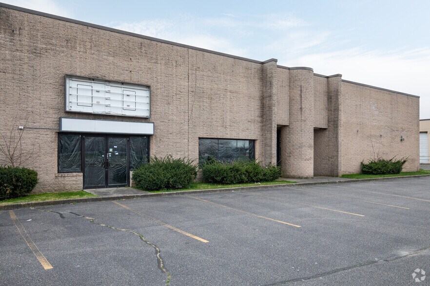 More Photos Of 3800 Veterans Memorial Hwy, Bohemia Showroom For Sale