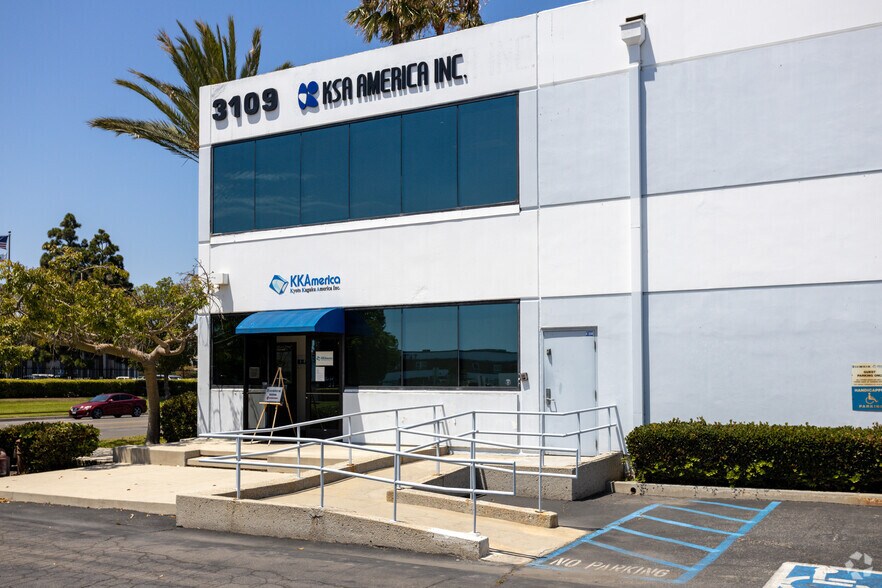 More Photos Of 3111 Lomita Blvd, Torrance Warehouse For Lease