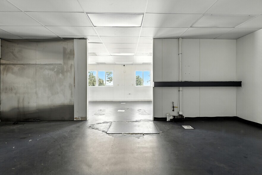 More Photos Of 700 N Country Ave, Kearney Restaurant For Sale