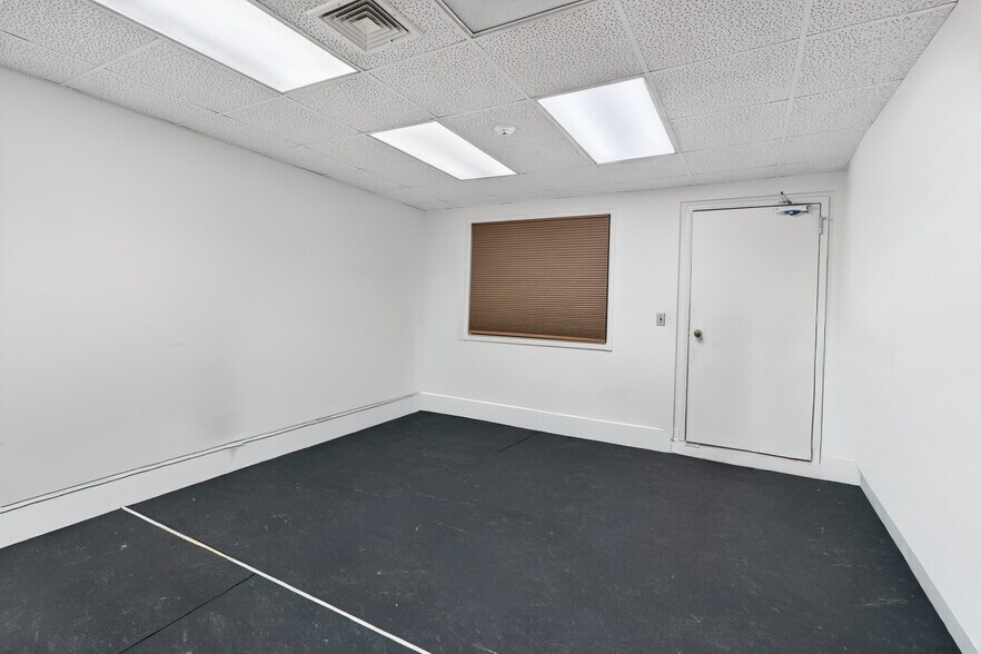 More Photos Of 290 Grant Ave, Lyndhurst Light Manufacturing For Lease