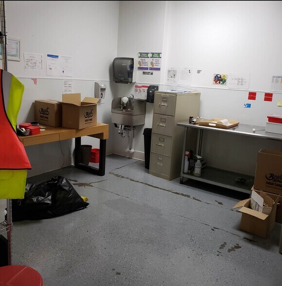 More Photos Of 13294 Ralston Ave, Sylmar Warehouse For Sale