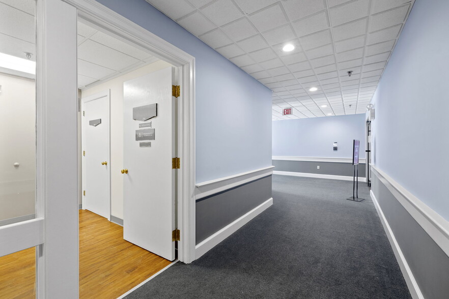 More Photos Of 264 N Broadway, Salem Freestanding For Sale